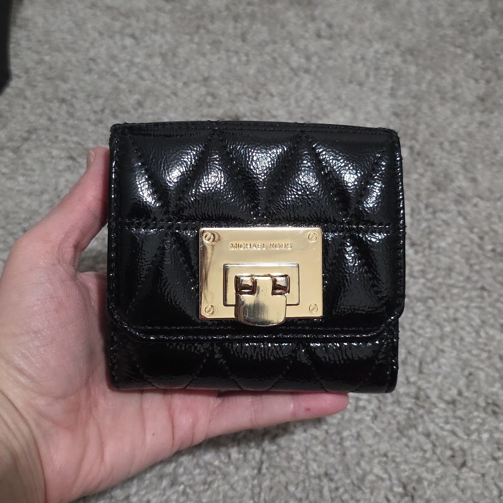Michael Kors Vivianne Patent Leather Quilted Trifold Coin Wallet Black
